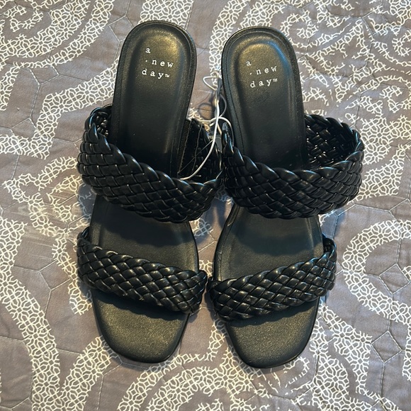 Brand new heels - Picture 1 of 2